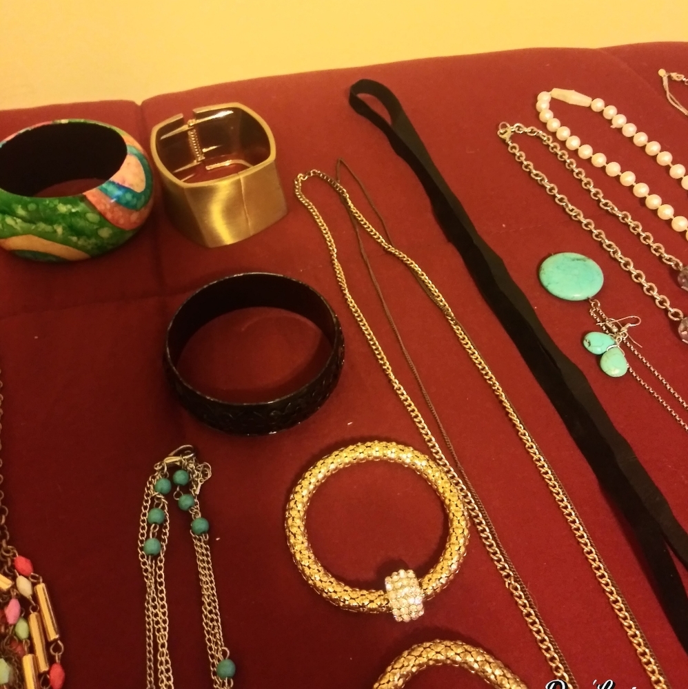 Jewelry - Picture 2 of 4